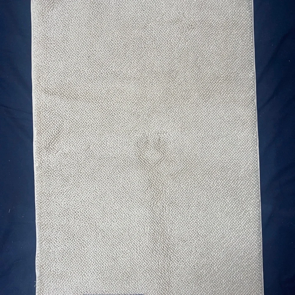 Brooks Brothers Zoe Flint Bath Rug Reversible Beige Color 20” X 32” 100% Cotton